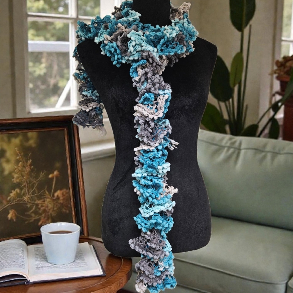 Elegant handmade scarf - Picture 1 of 10
